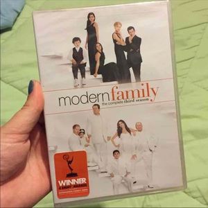 Modern Family Season 3 DVD